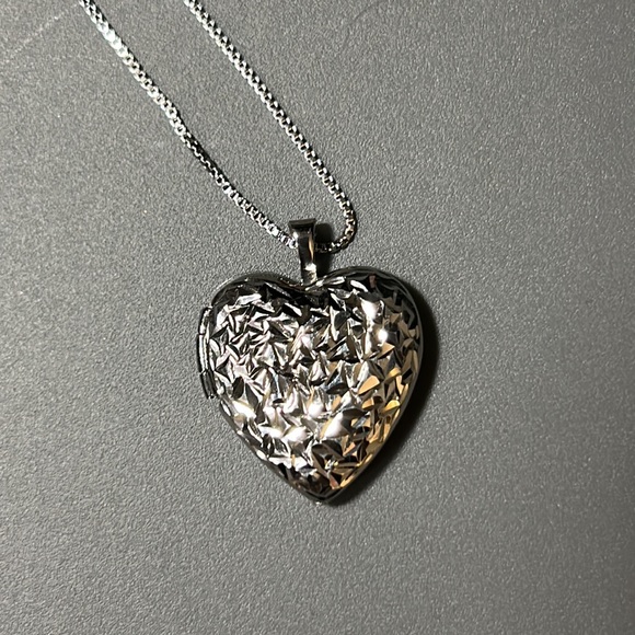 Belk & Co. Sterling Silver Heart Locket Pendant Necklace New NWT - Picture 6 of 12